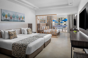 familiekamer deluxe zwembadzicht