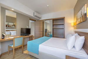 Fly & Go Grand Park Lara