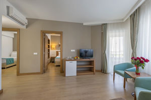 Fly & Go Grand Park Lara