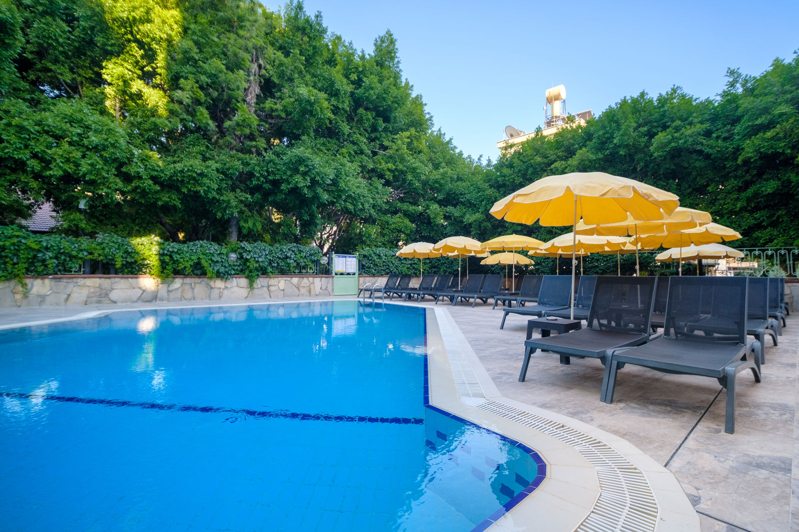 Fly & Go Villa Sunflower slide 3