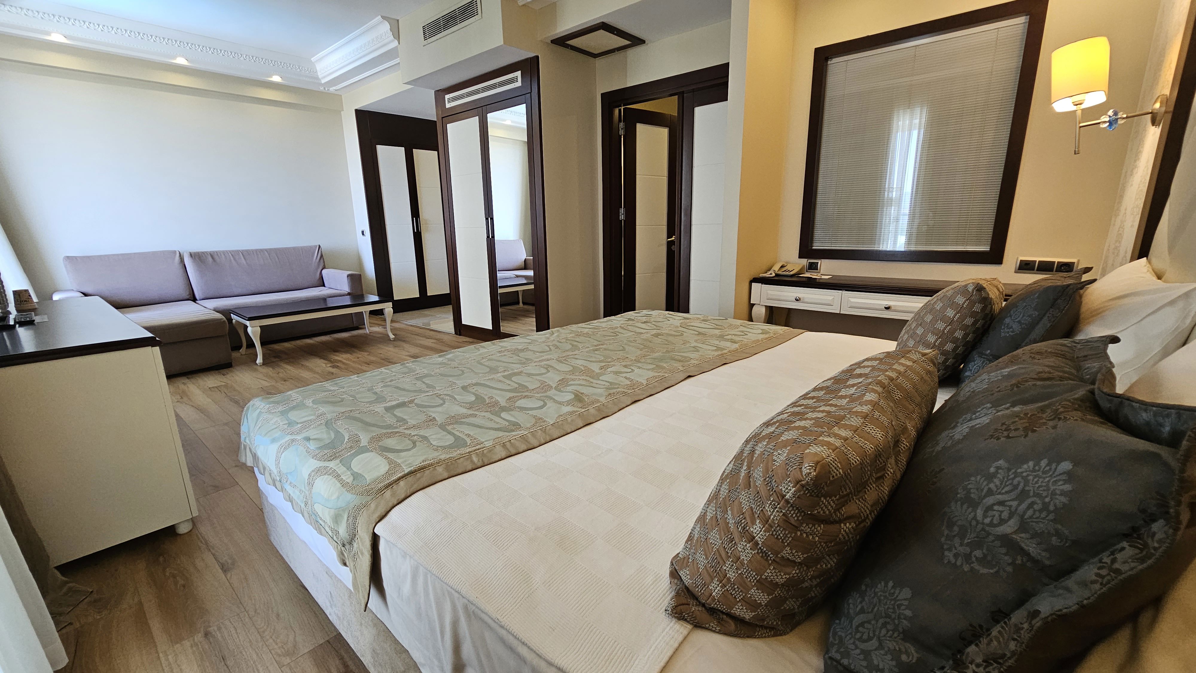 Fly & Go Gold City Hotel