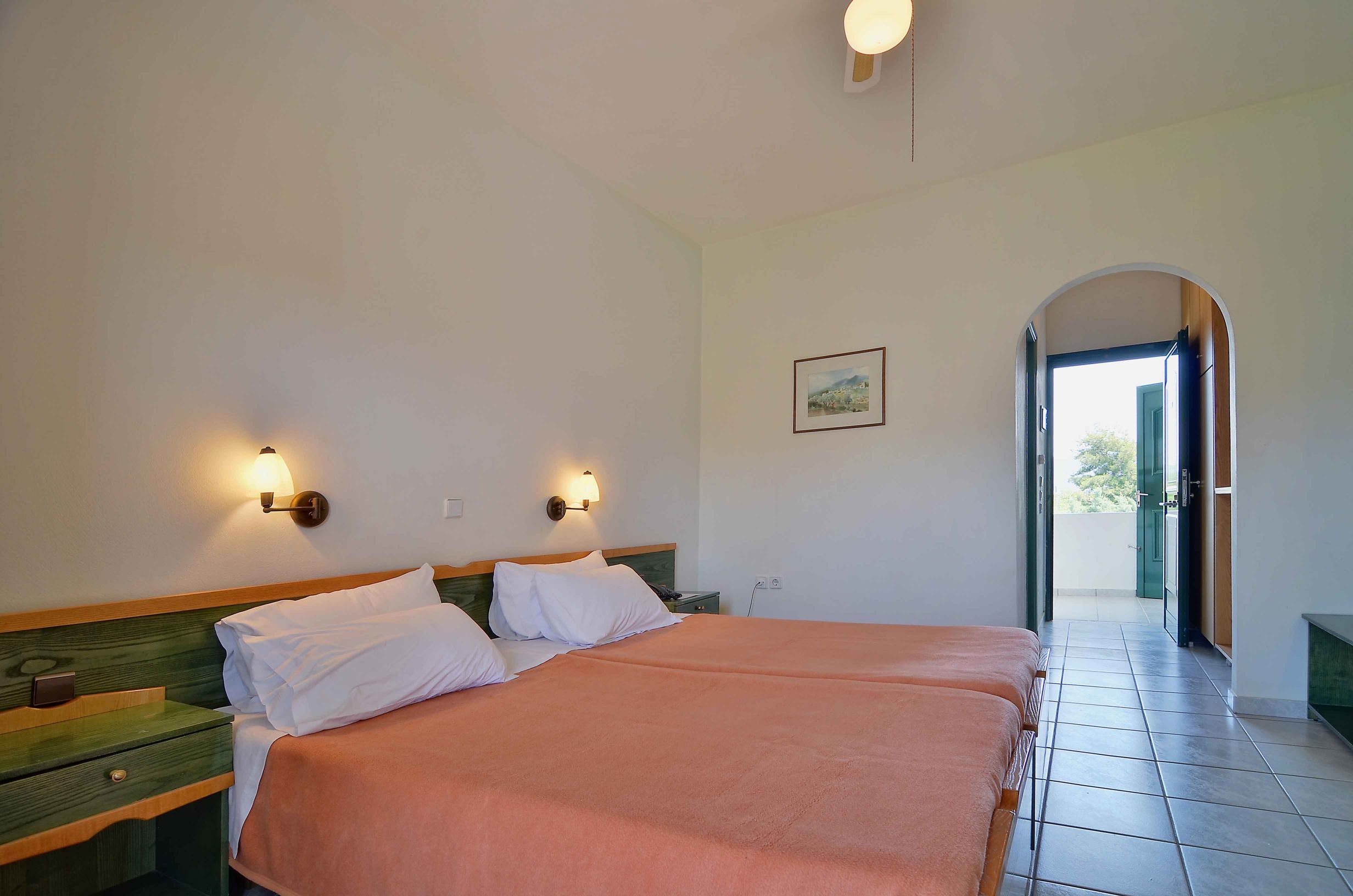 Fly & Go Konaki Hotel