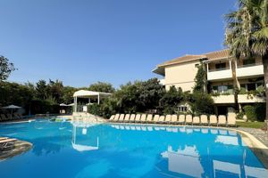 Fly & Go Konaki Hotel