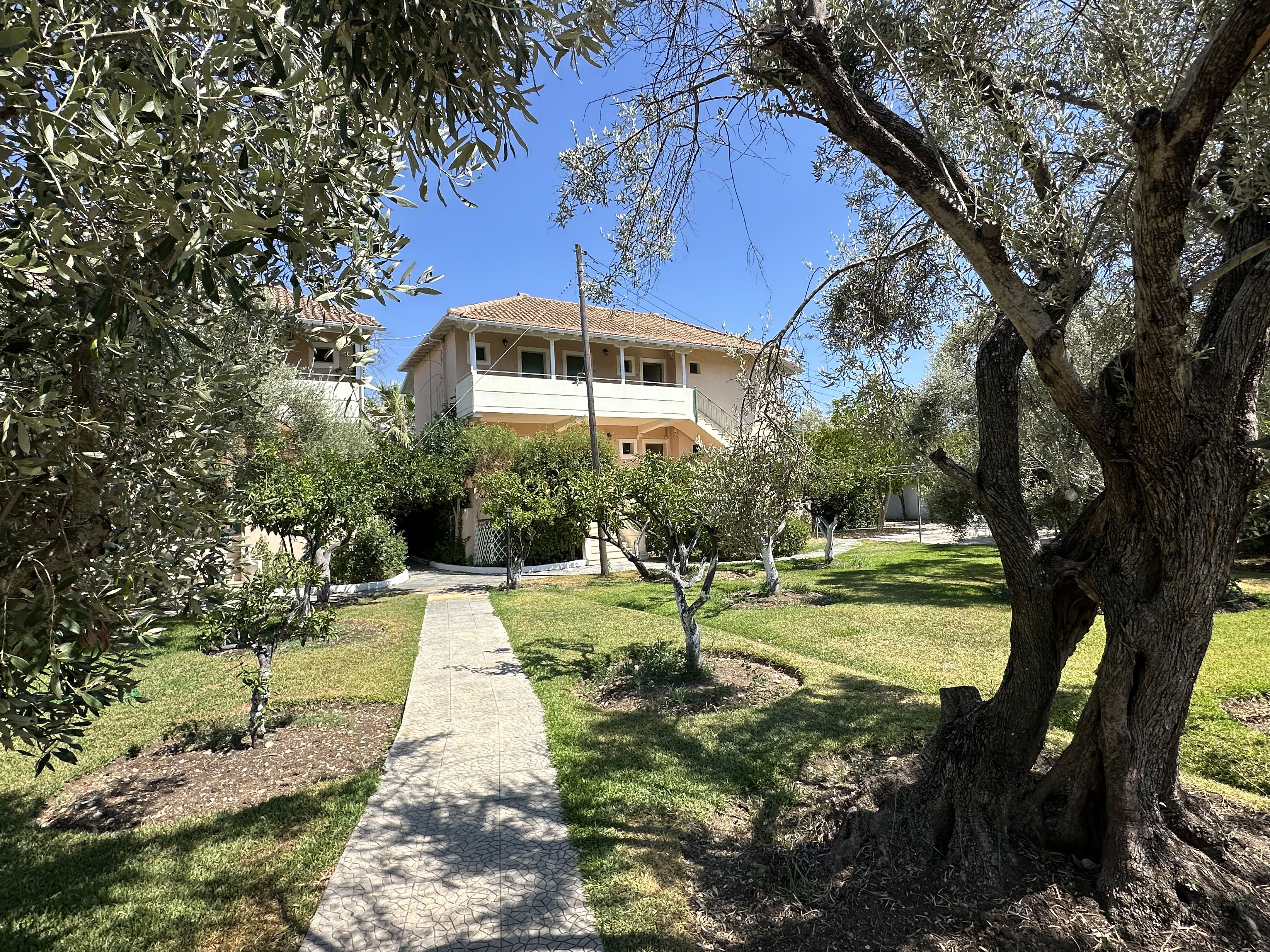 Fly & Go Konaki Hotel