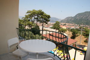 Excursiereis & Life Apart
