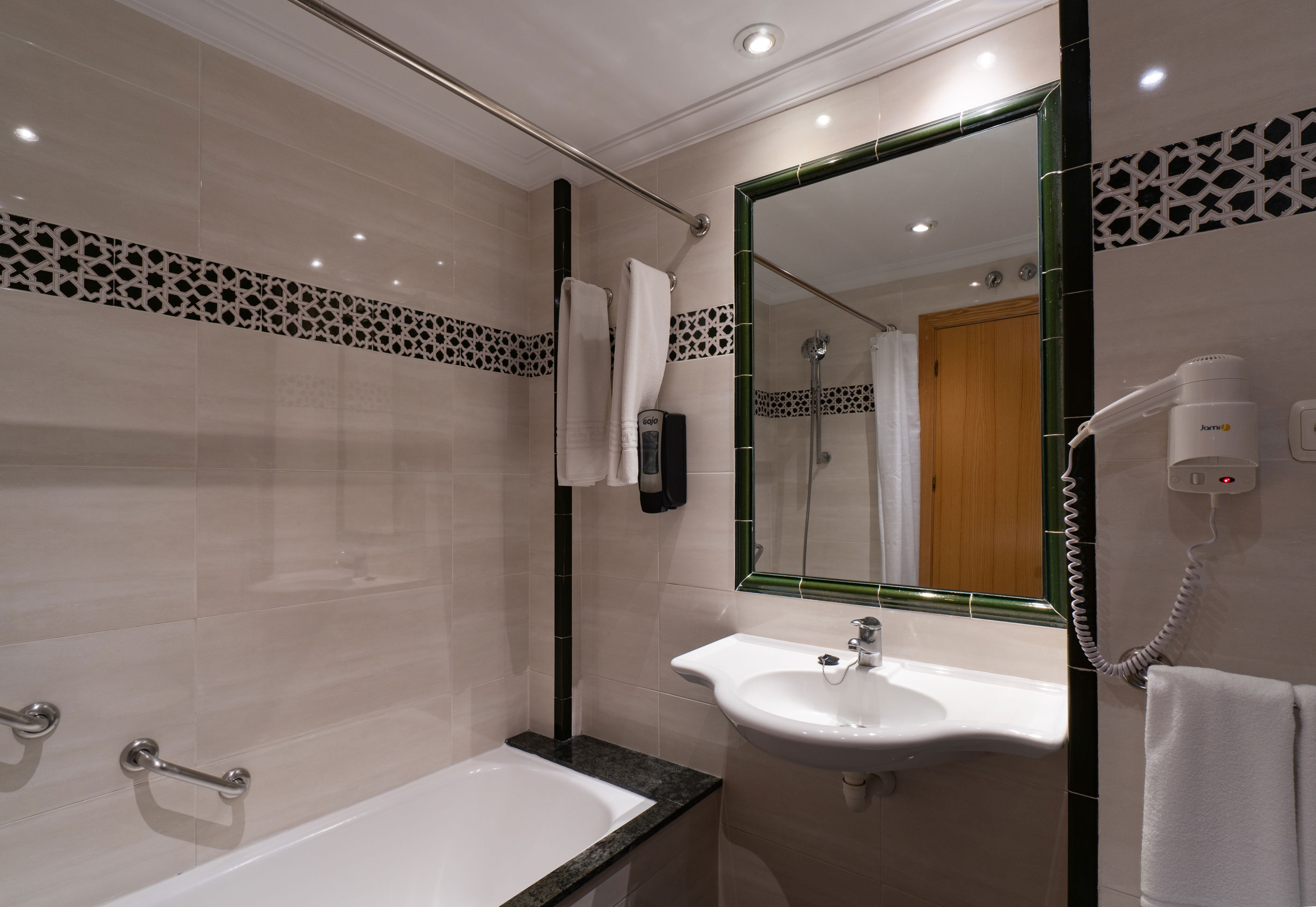 Apartamentos Bajondillo