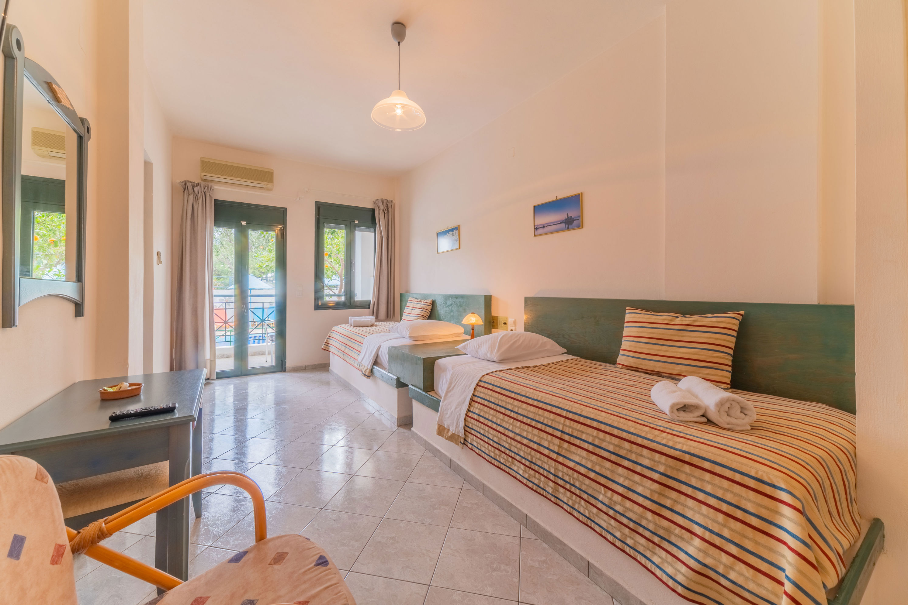 Fly & Go Kastro Studios & Apartments