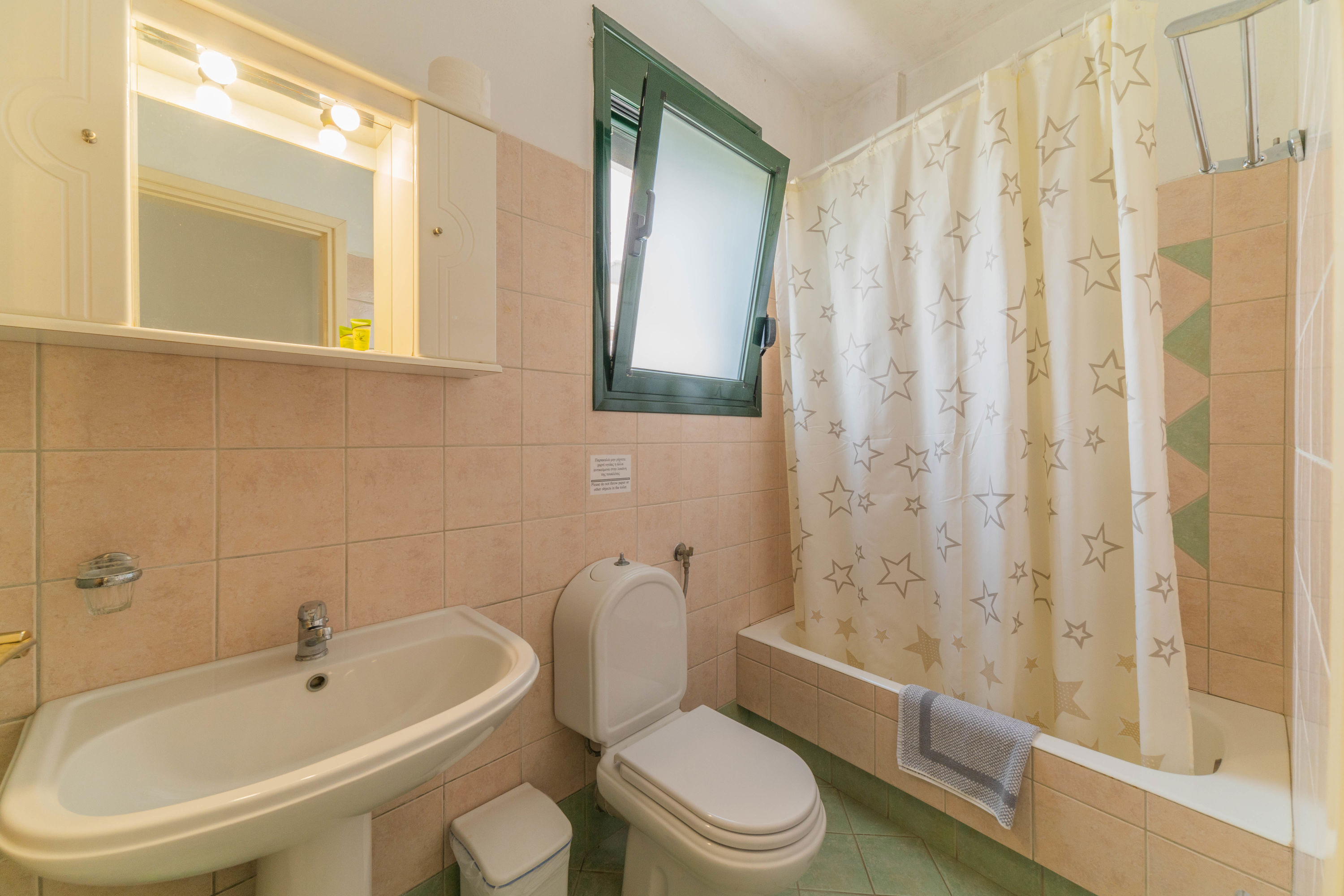 Fly & Go Kastro Studios & Apartments