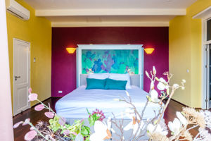 Woonvoorbeeld The Rainbow Suite met tuinzicht