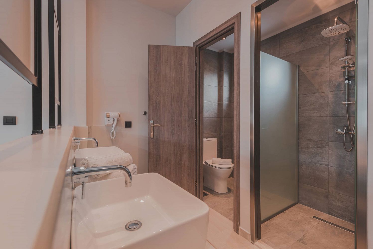 Cavo Suites