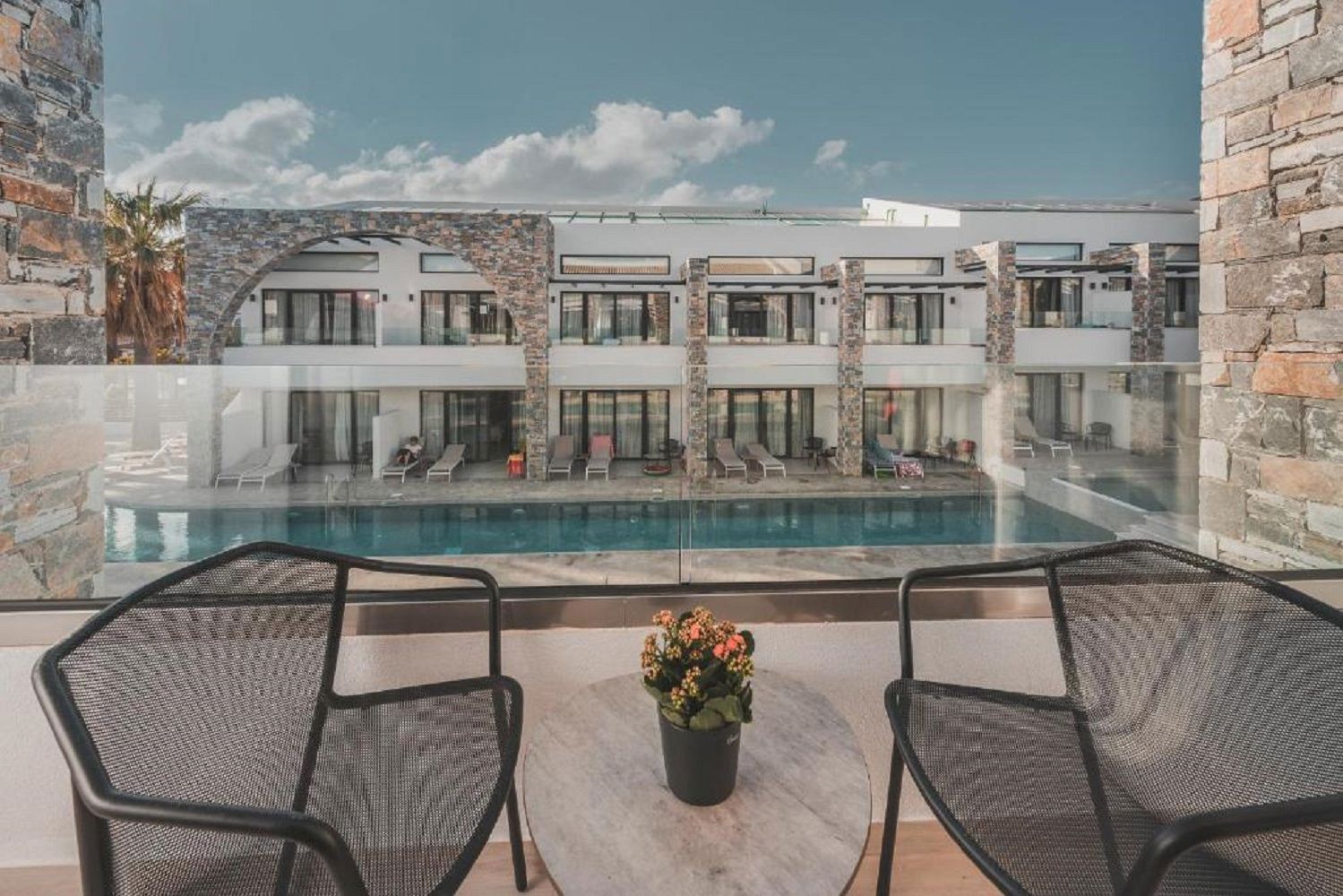 Cavo Suites
