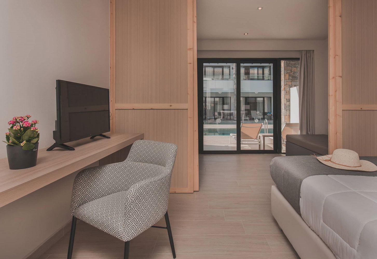 Cavo Suites