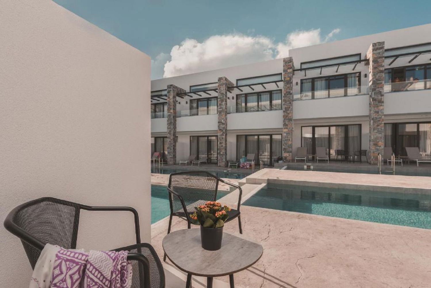 Cavo Suites
