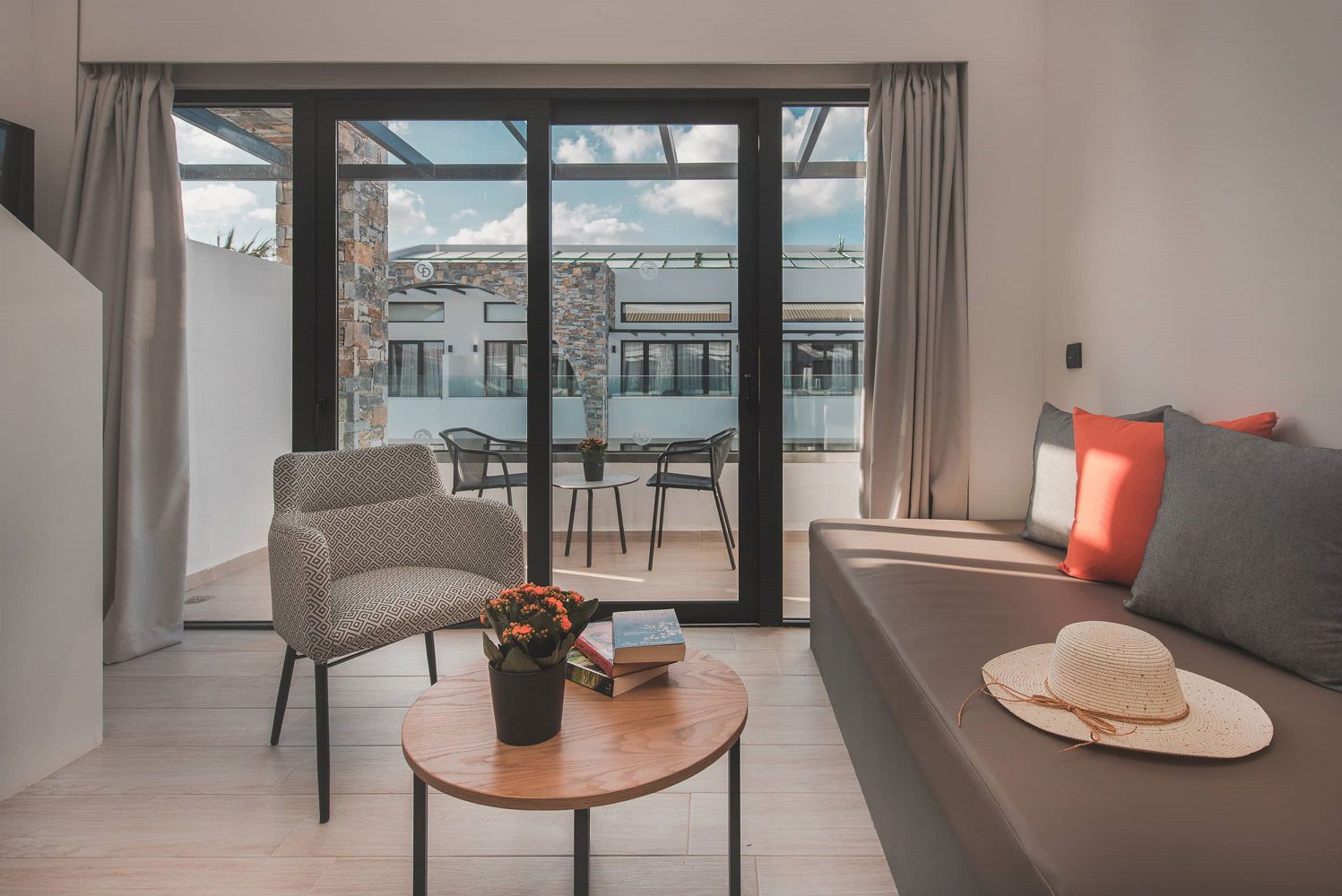 Cavo Suites