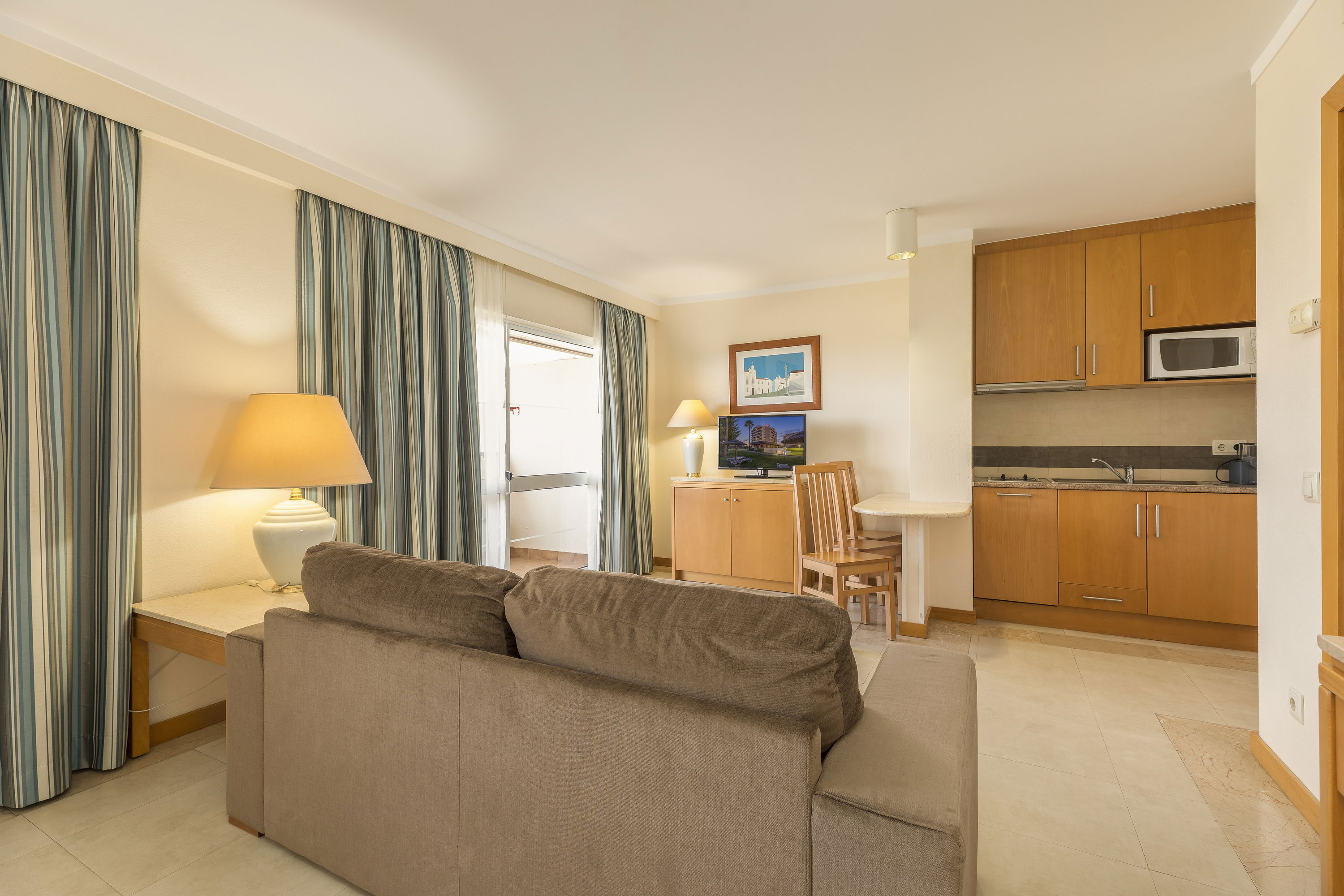 Fly & Go Interpass Vau Hotel & Apartments