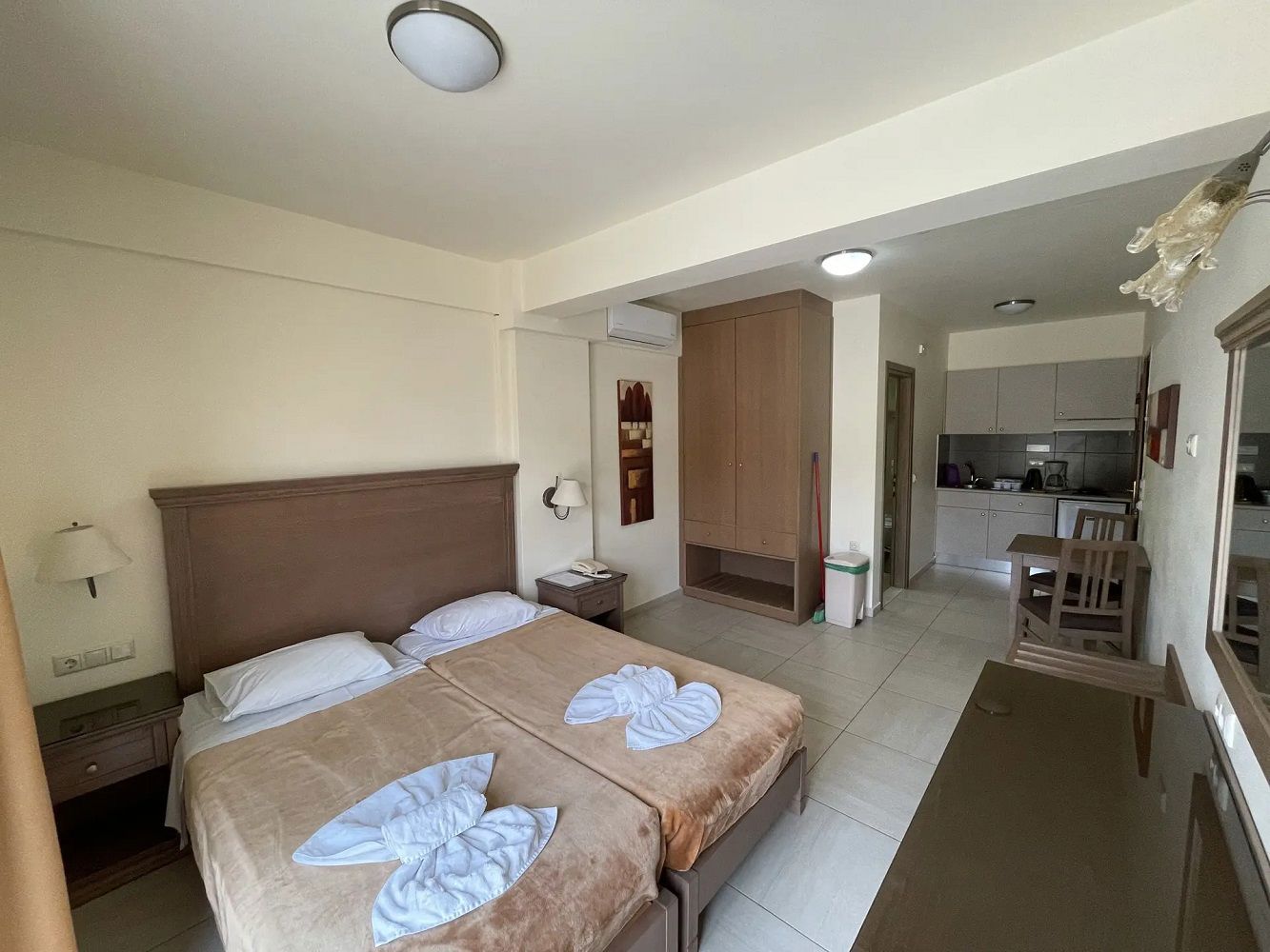 Maria Lambis Apartments