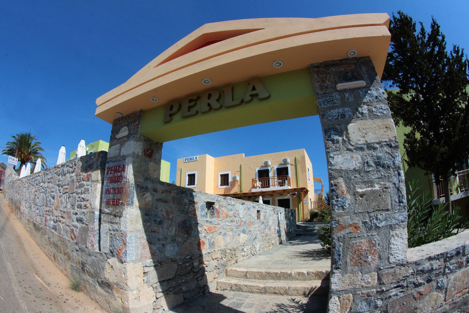 Fly & Go Perla Apartments