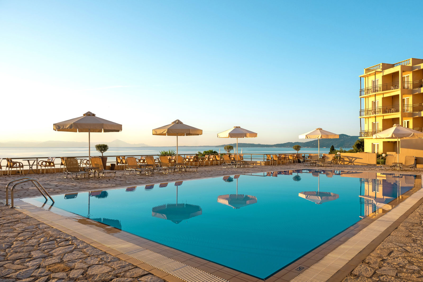 Canvas by Mitsis Belvedere - hovedbillede