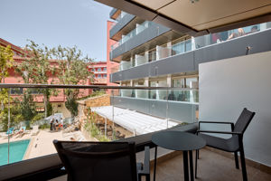 Woonvoorbeeld 2-persoonskamer Standaard (of Voordeelkamer) Zwembadzicht