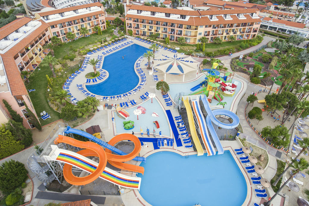 15 Hotels met waterparken voor een geweldige familievakantie - Reisliefde