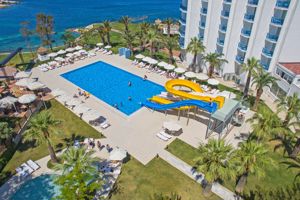 Le Bleu Hotel