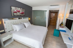 Le Bleu Hotel