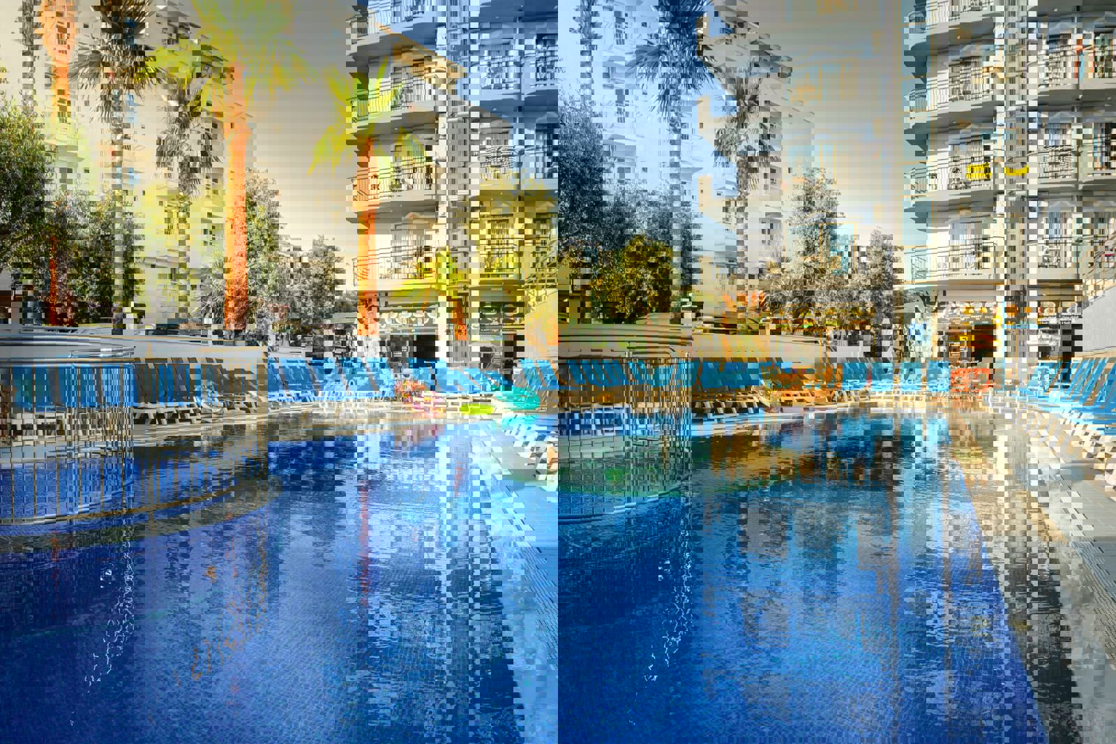 Fly & Go Mutlu Apart