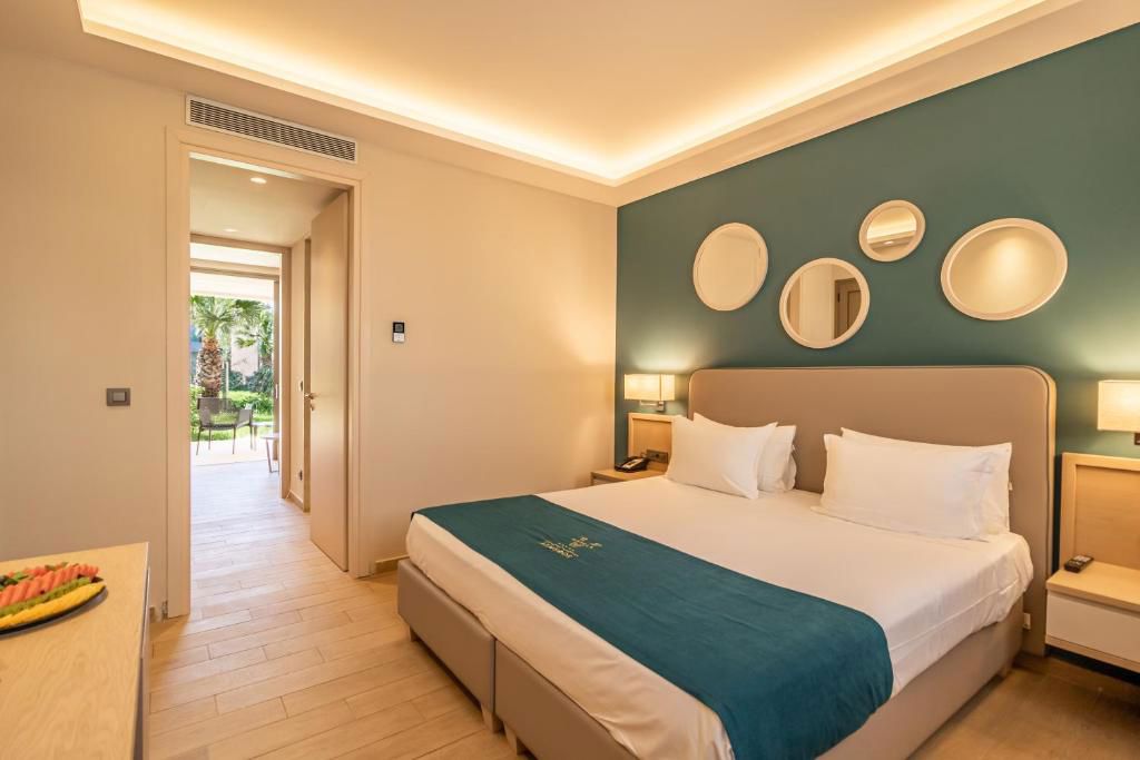 Almyros Beach Resort & Spa