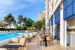 Pool bar
