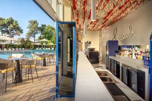 Pool bar