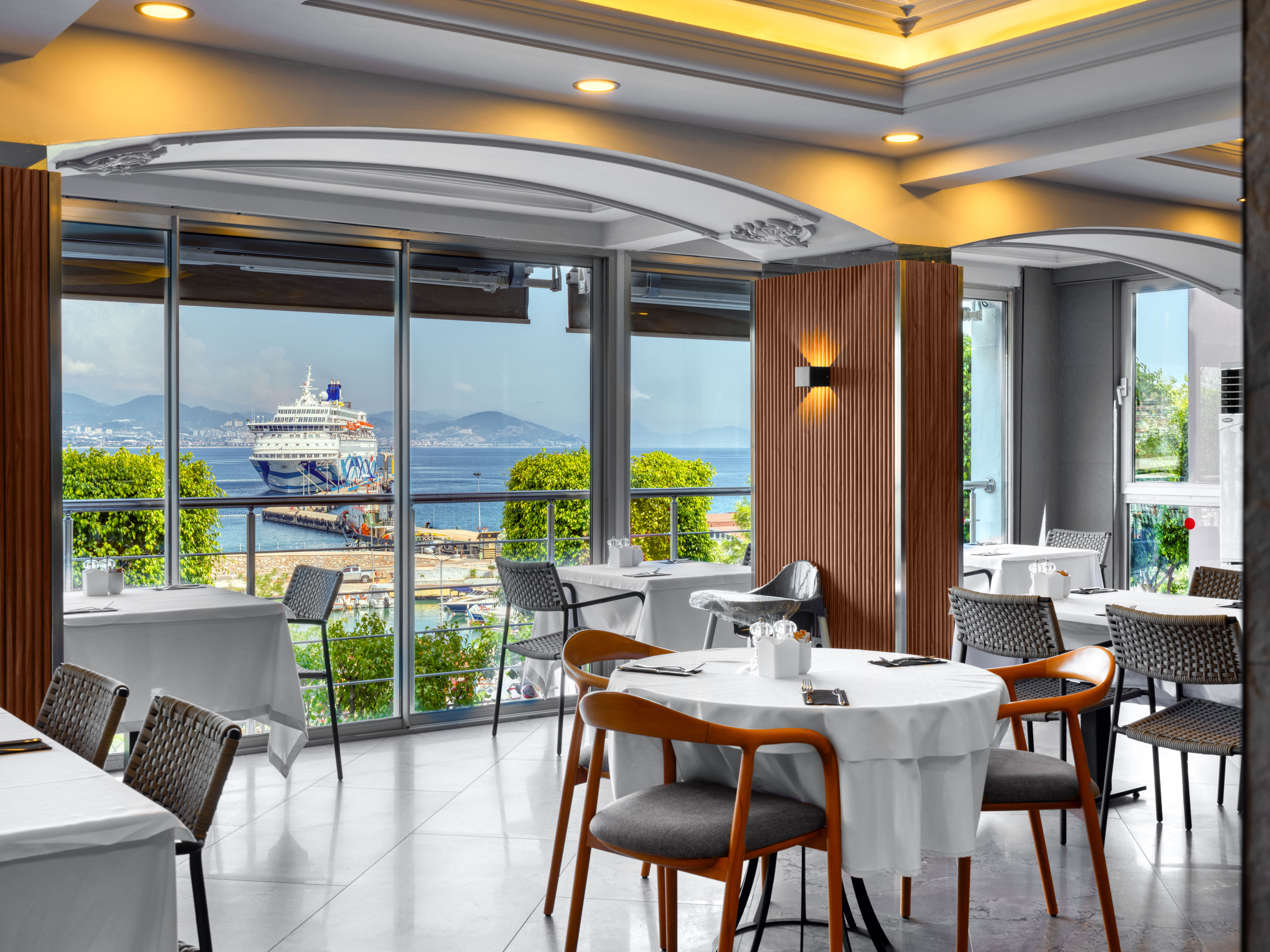 Numa Port Hotel