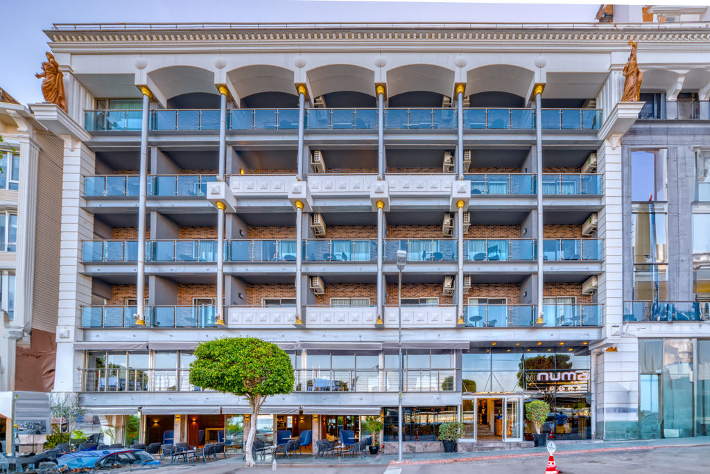 Numa Port Hotel