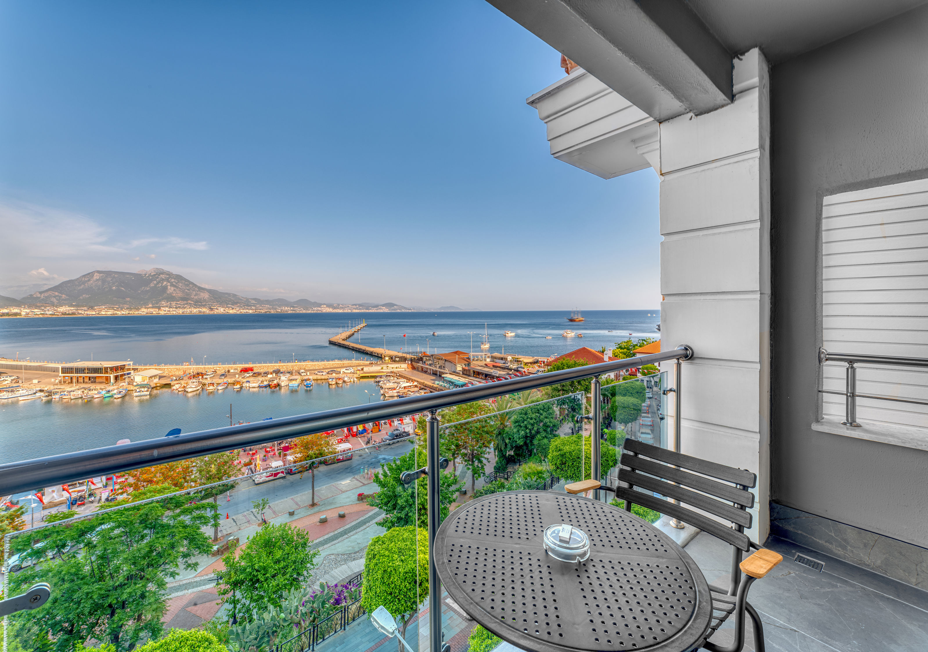 Numa Port Hotel