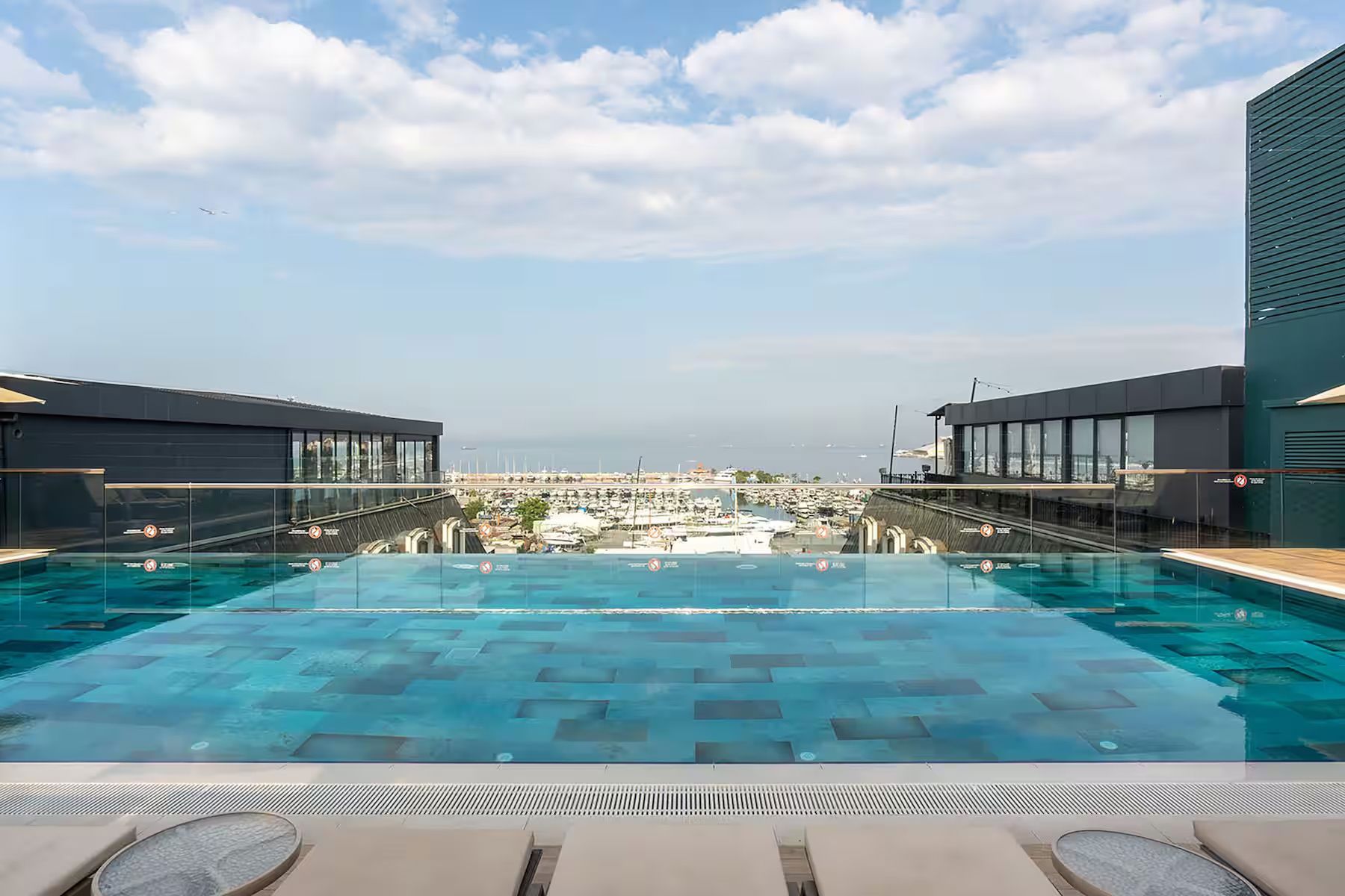 Wyndham Grand Istanbul Kalamis Marina Hotel