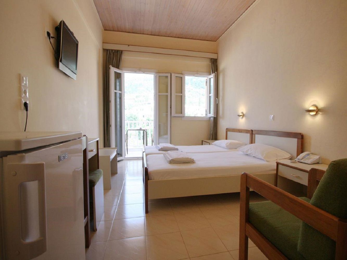 Ionis Hotel