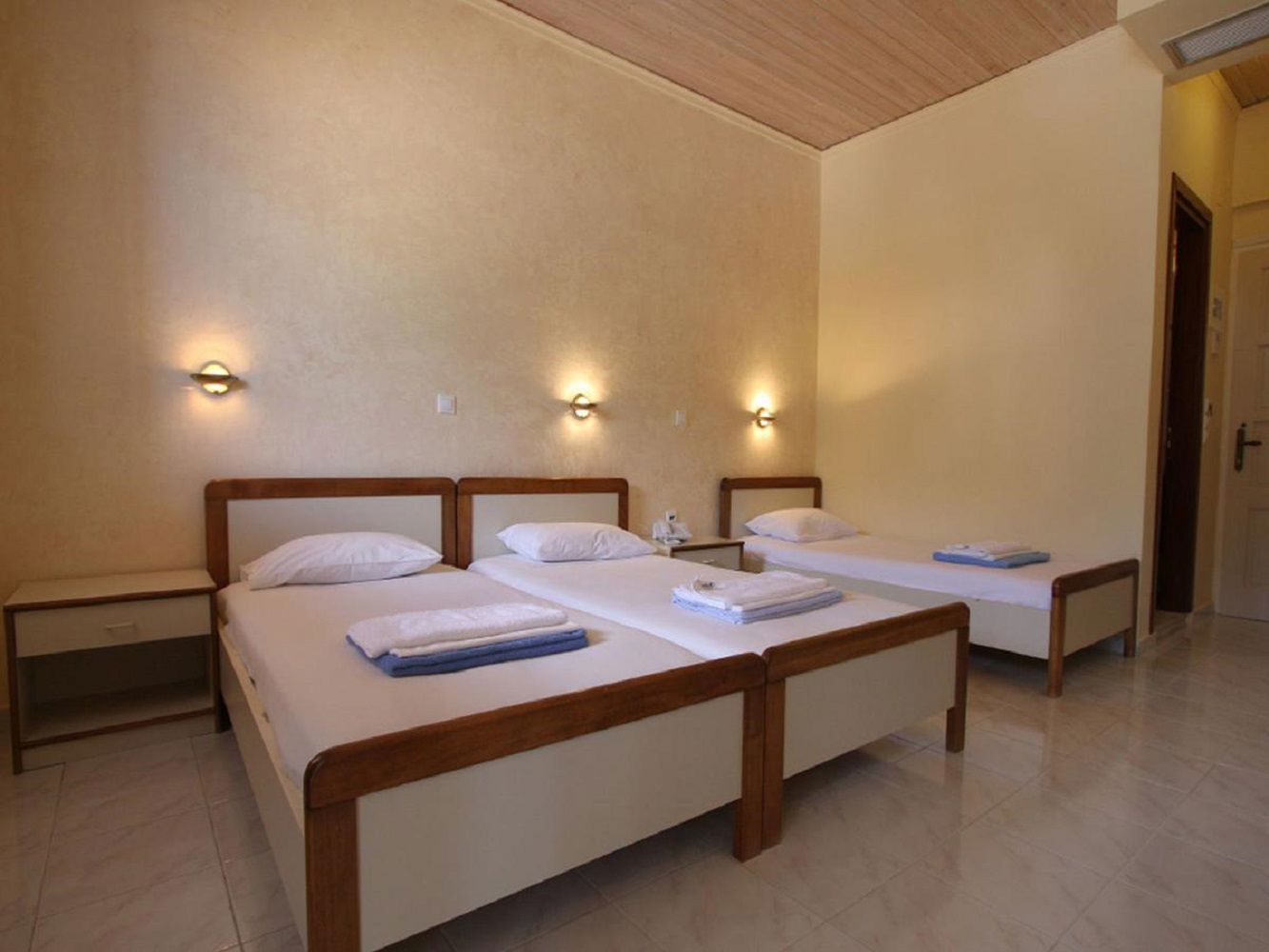Ionis Hotel