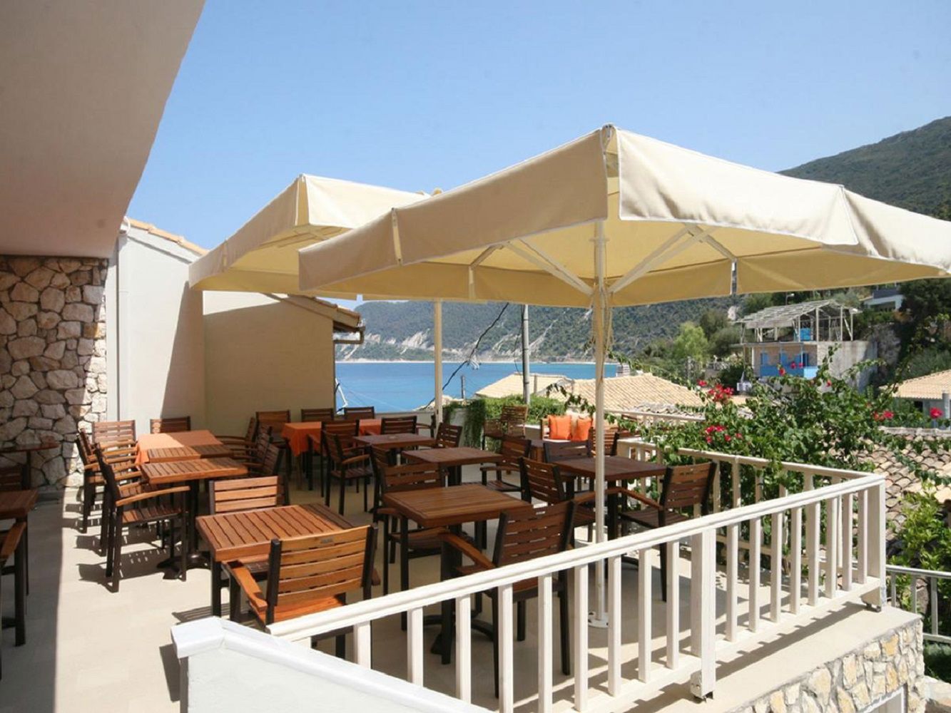 Ionis Hotel