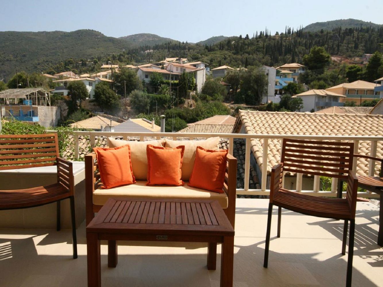 Ionis Hotel
