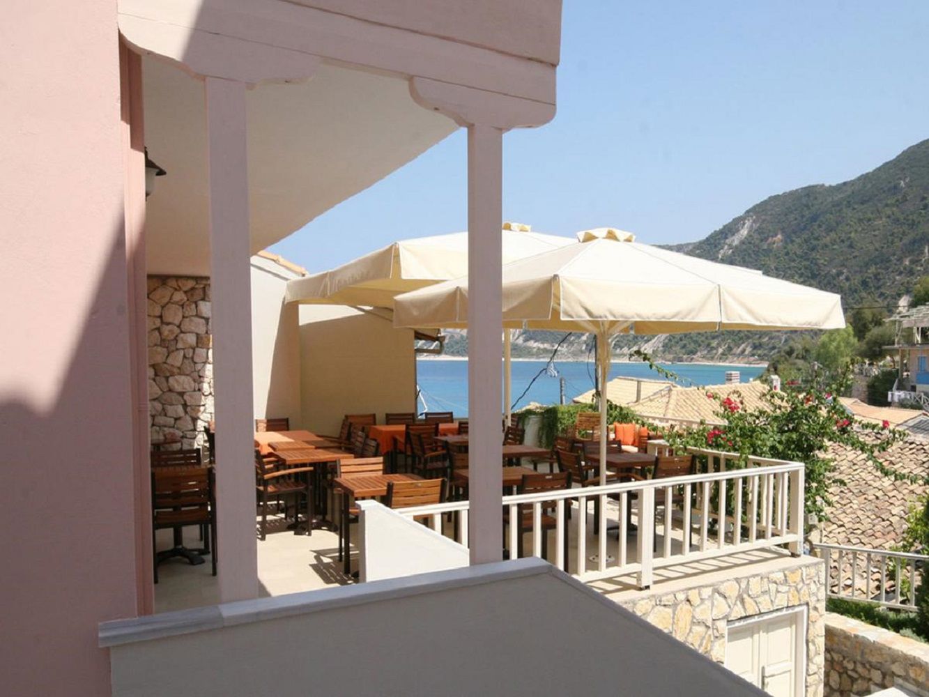 Ionis Hotel