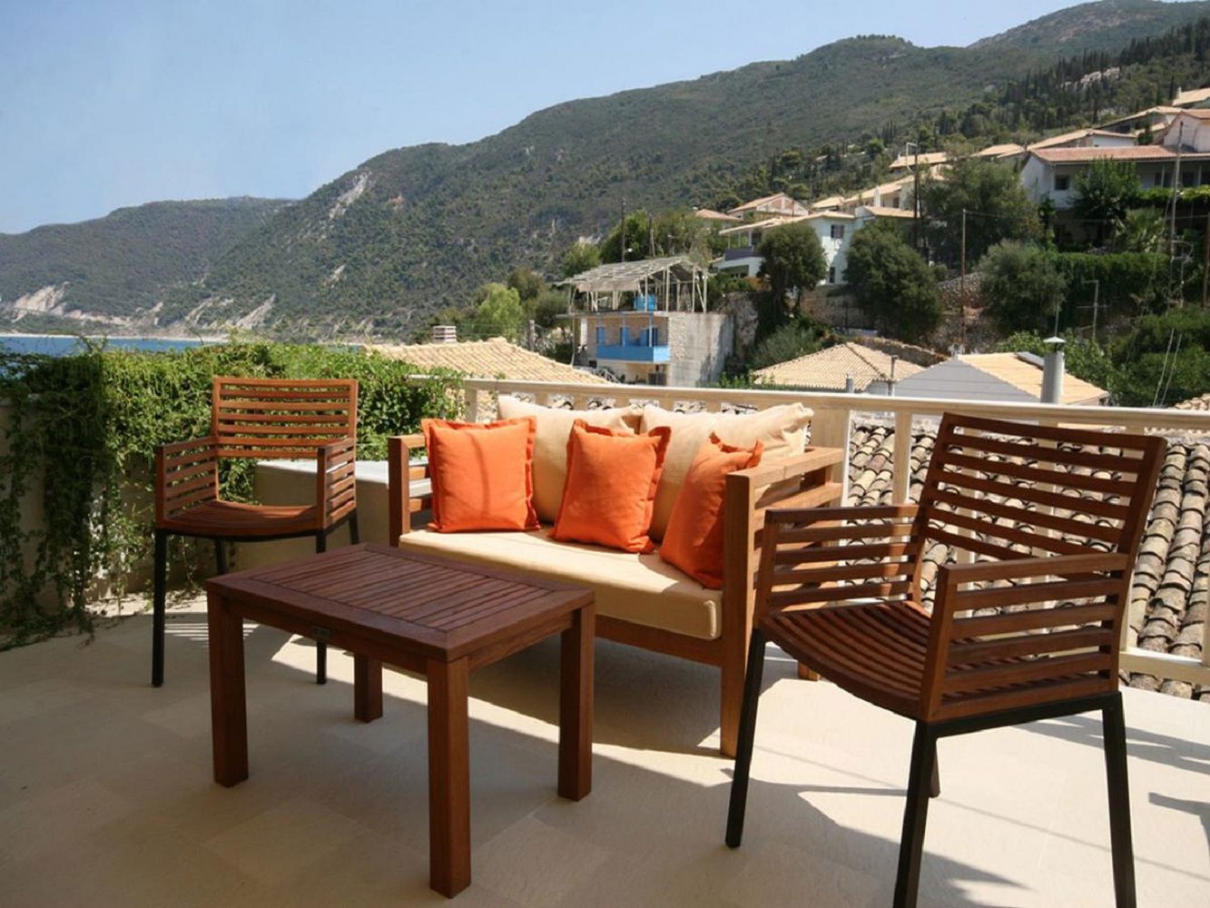 Ionis Hotel