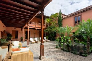 Hotel La Quinta Roja