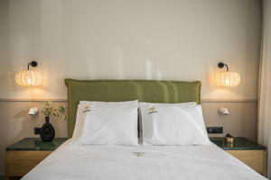 Loadstar Rooms & Suites