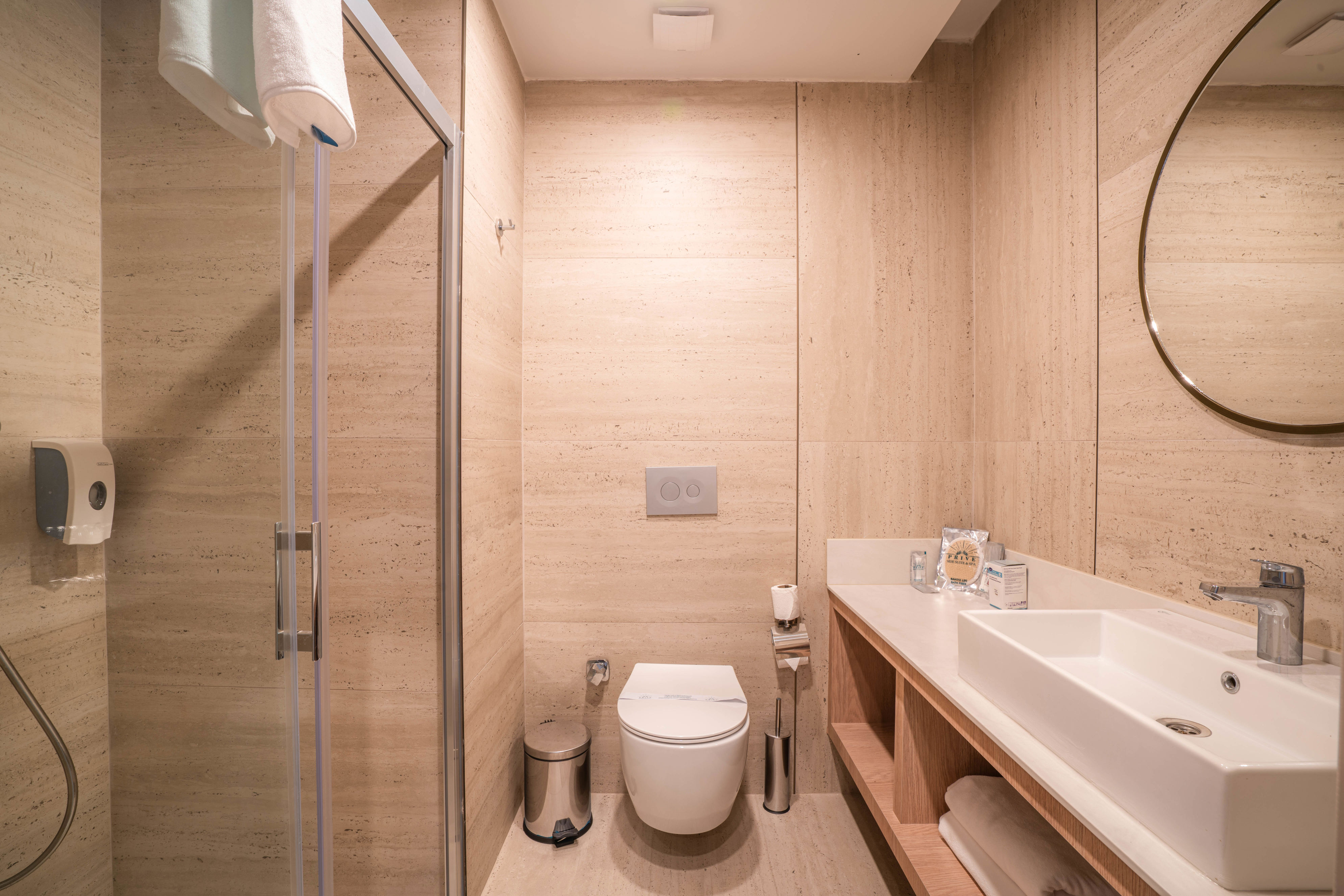 Prive Suite Side & Spa