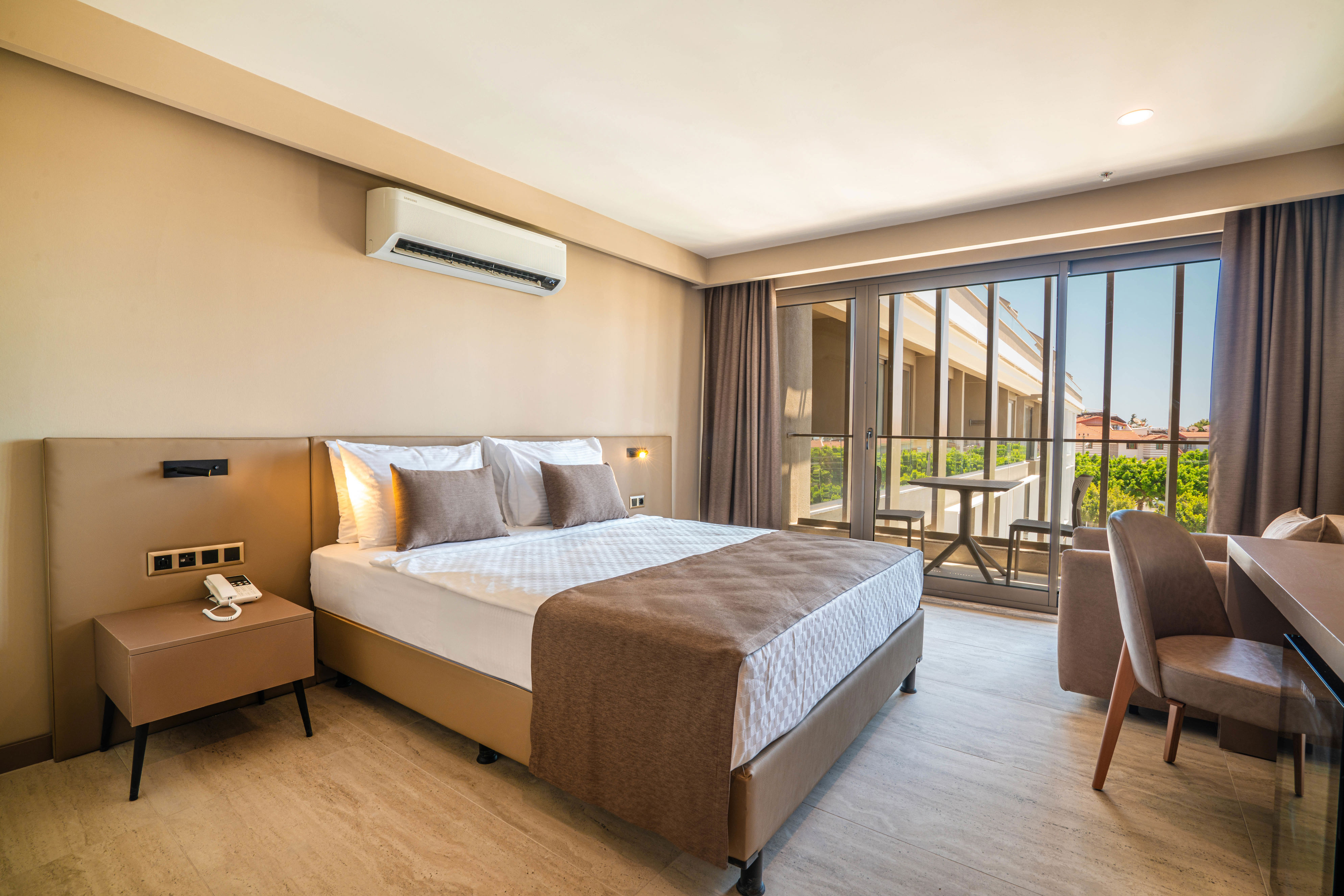 Prive Suite Side & Spa