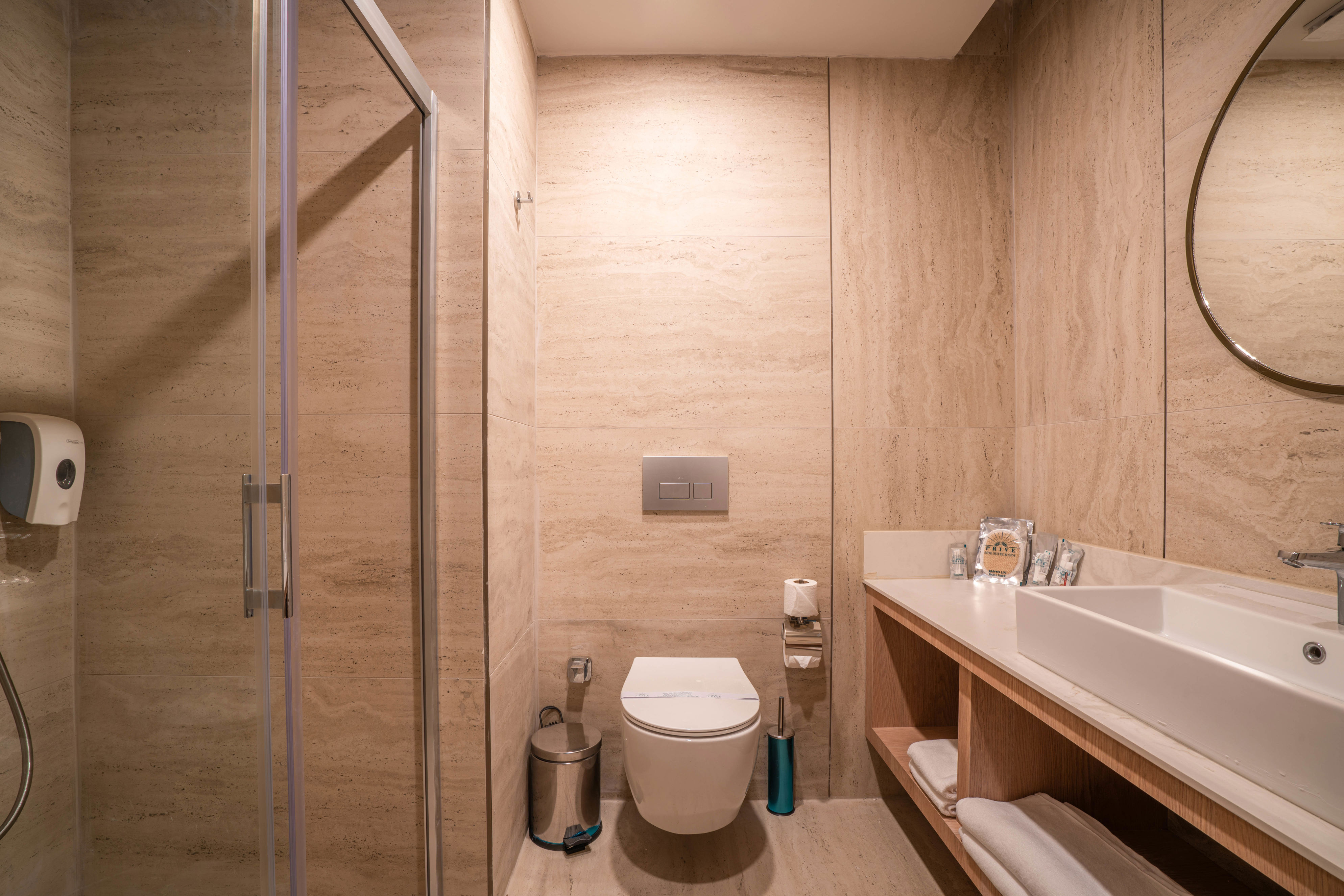 Prive Suite Side & Spa