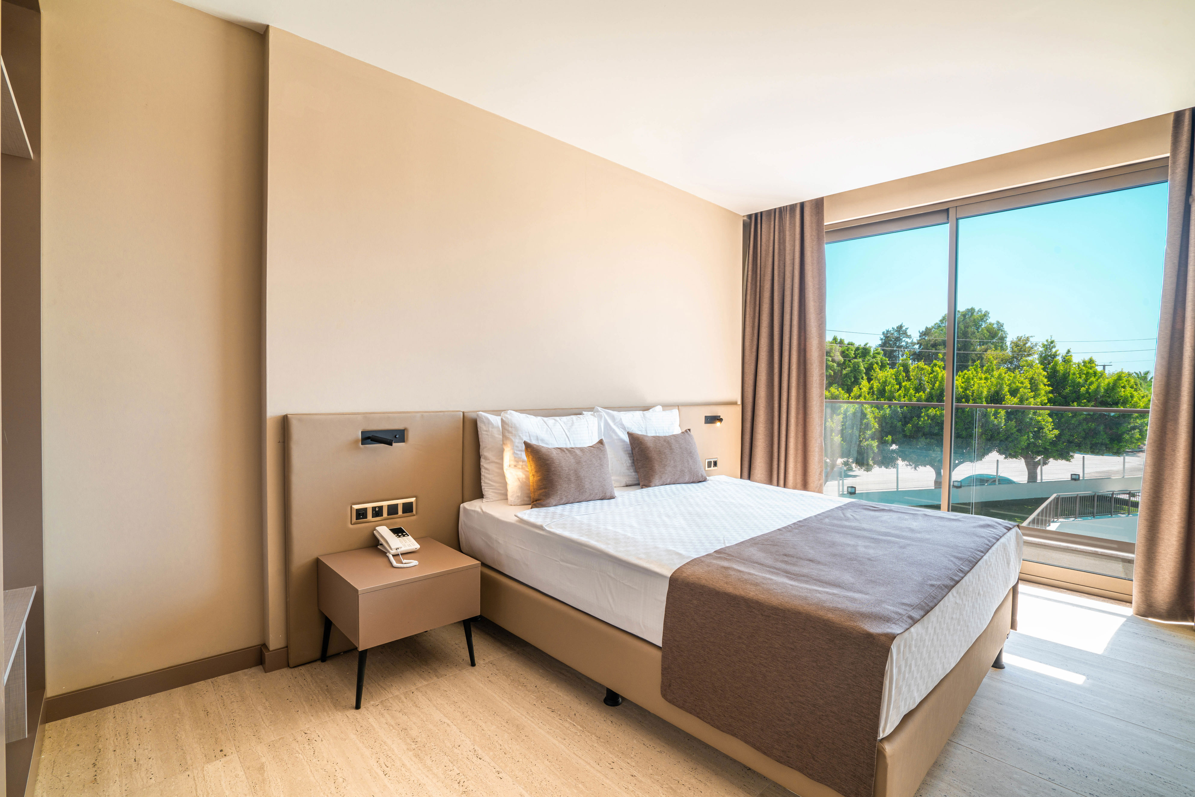 Prive Suite Side & Spa