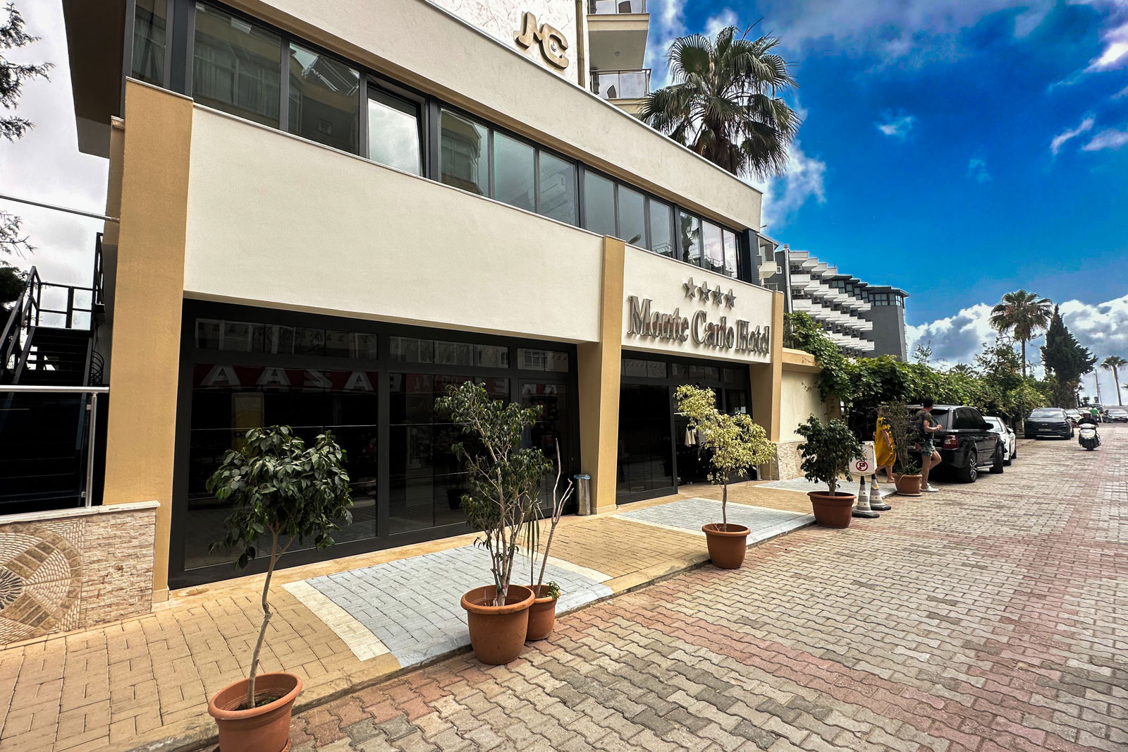 Monte Carlo Hotel slide 2