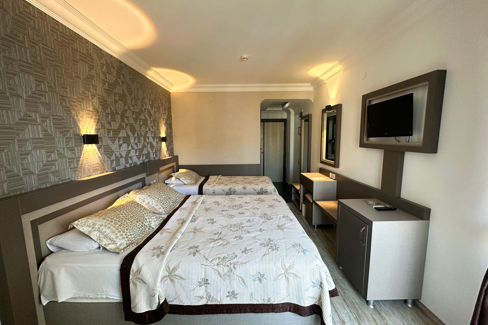 Monte Carlo Hotel slide 4