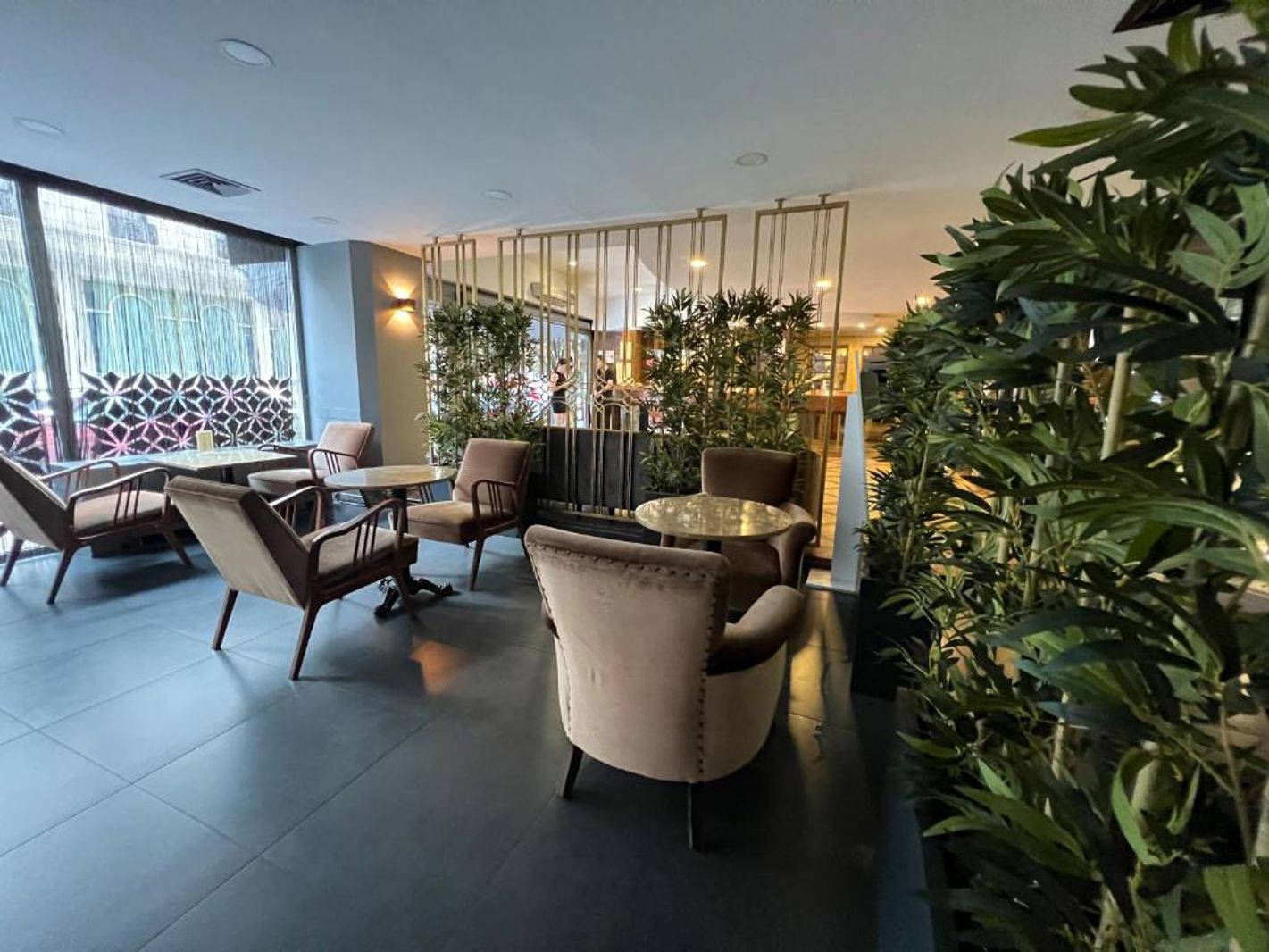 All Seasons Hotel slide 2