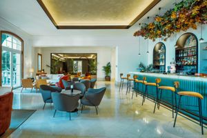 Moments Lobby Bar